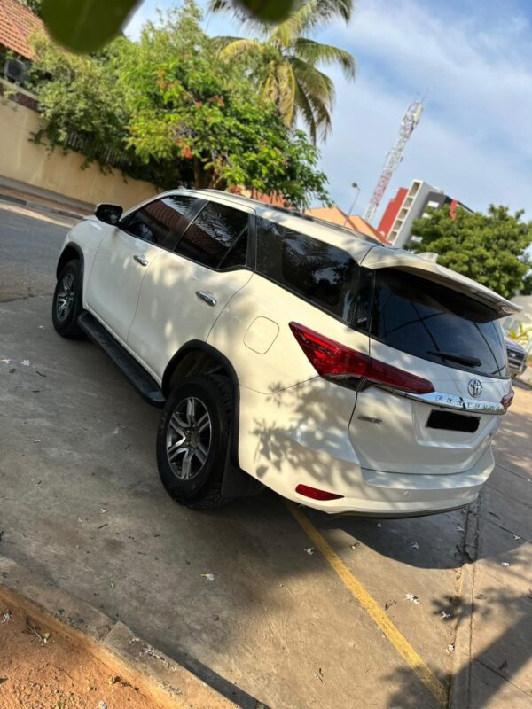 Toyota Fortuner - Image 6